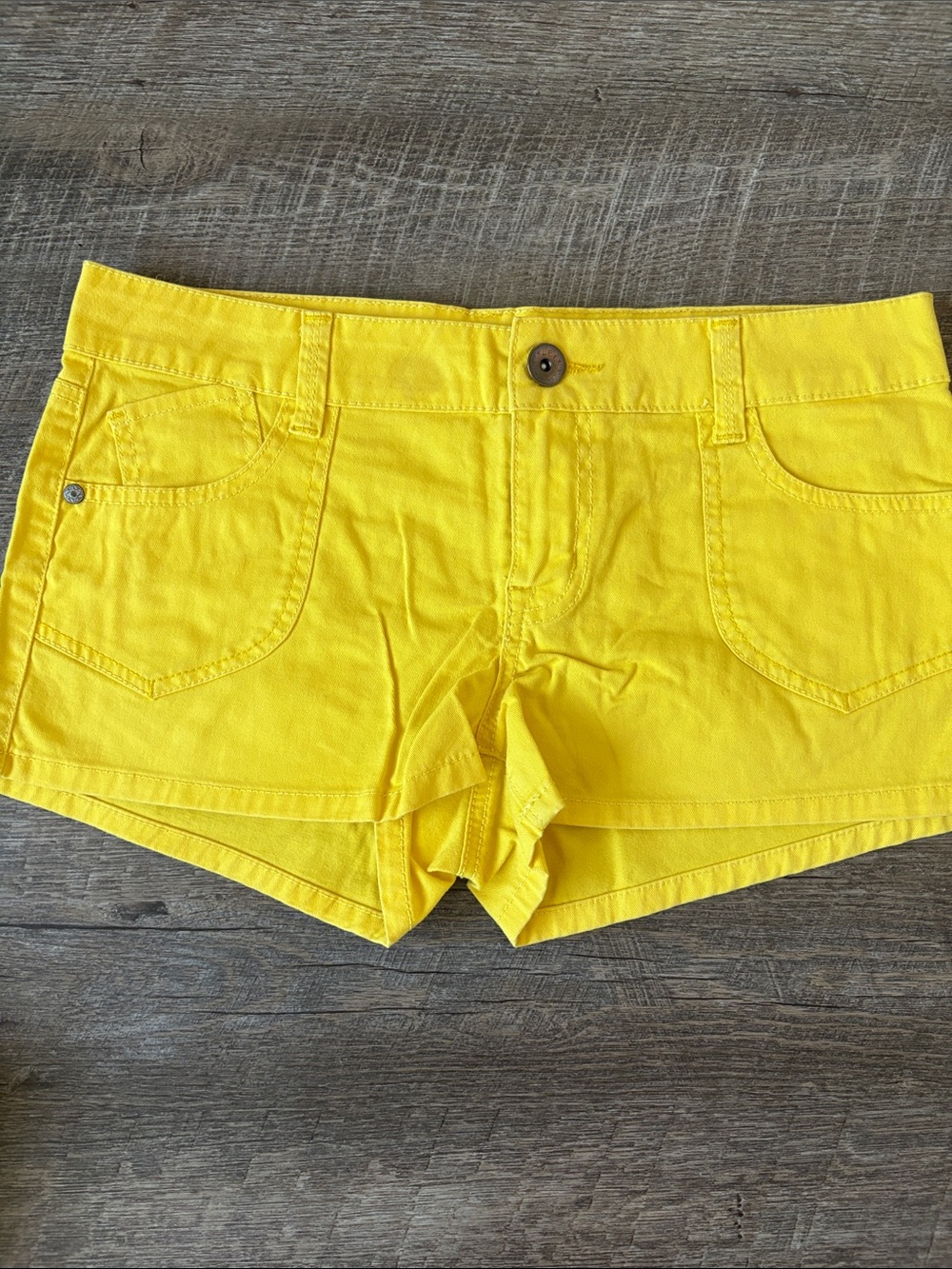 L.e.i. Vintage low rise Sunny Yellow Cotton Shorts